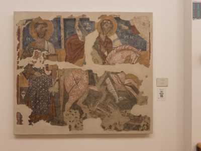 Preziosi e di grande impatto sono anche i vasti lacerti di affreschi (XIII - XIV secolo) con raffigurazioni di santi un tempo ospitati nella cripta di San Nicola di Faggiano (Taranto)...